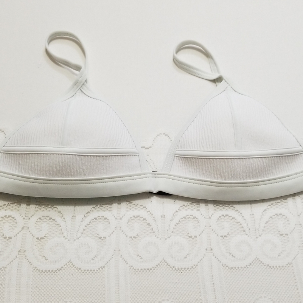 12T Triangl white textured bikini top.